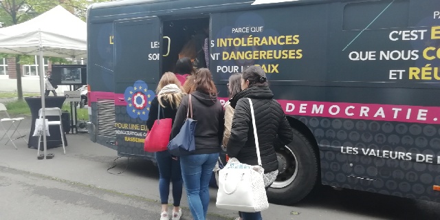 Le bus d’alerte républicaine à l’Université Paris 13 : « l’envie d’en savoir plus »