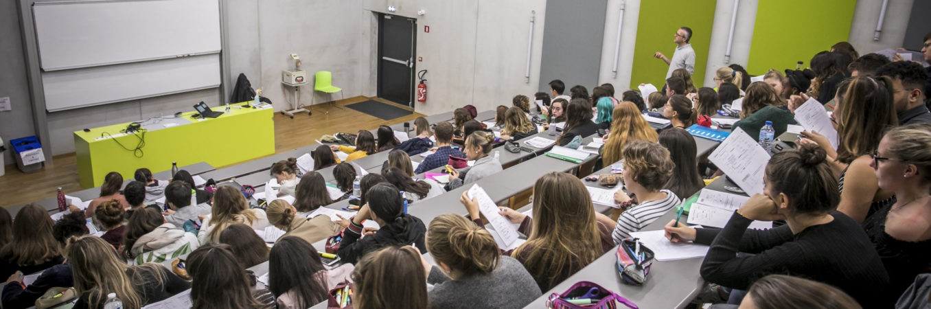 <p>France Universités dévoile six propositions pour un financement durable et responsable des universités, issues d’un colloque réunissant ses membres en juin 2025. Tout en rappelant un certain nombre de principes autour de l’engagement et de...</p>