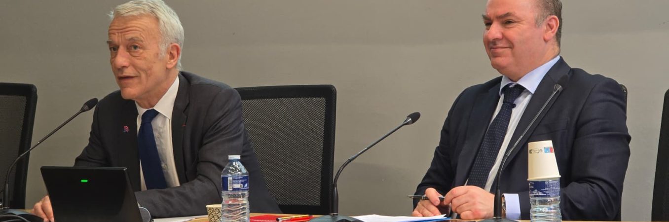 France Universités et le Medef ont signé, jeudi 12 février à Paris, une convention de partenariat affirmant leur volonté commune de renforcer le rôle stratégique de l’enseignement supérieur et de la recherche dans le développement économique, ...