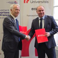 Patrick Martin et Lamri Adoui se serrant la main