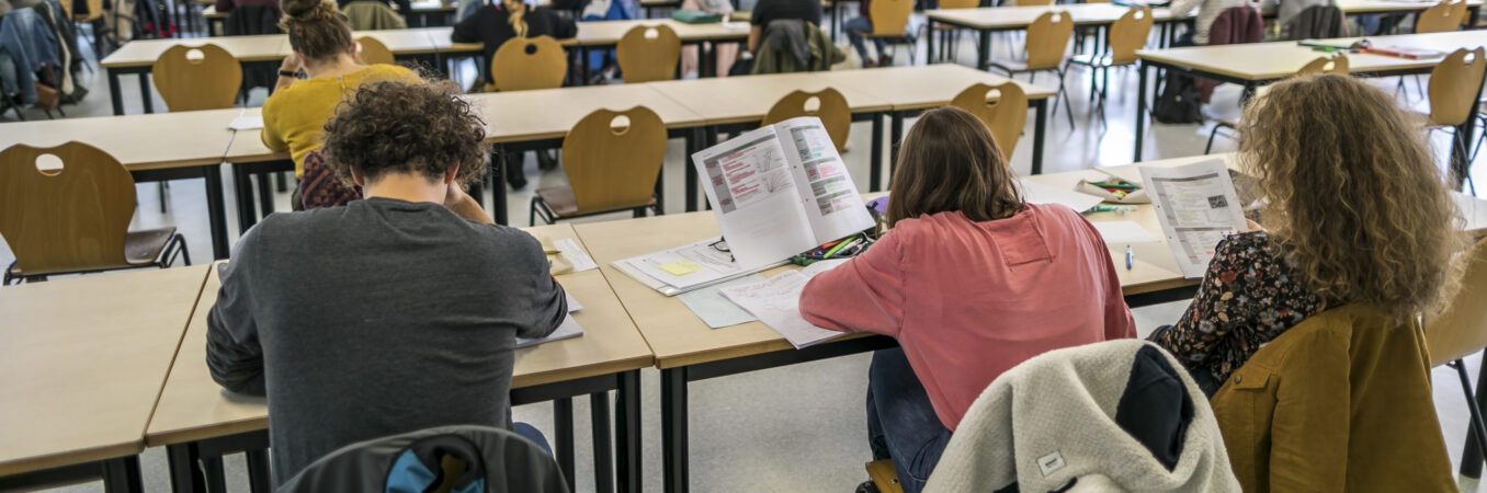 Mouvement dans les lycées et les universités 